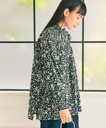 V切り替えシャーリングFlowerブラウス