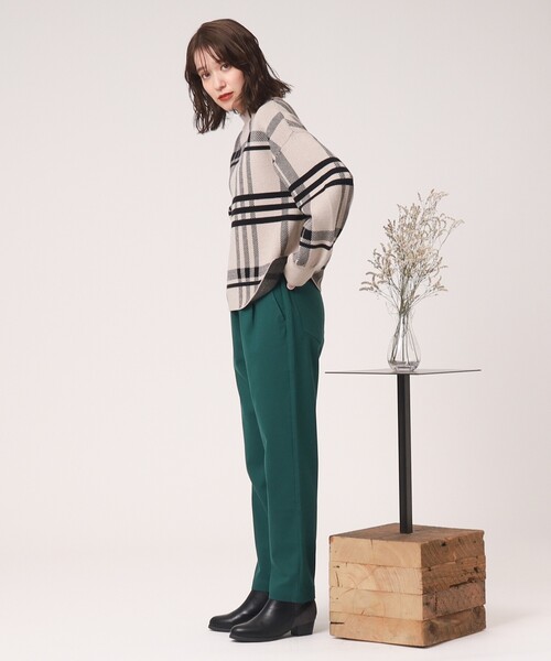SHOO・LA・RUE（シューラルー）の「◆【美脚シルエット】起毛カルゼ イージー テーパードパンツ（その他パンツ・レディース・アイボリー/ブラック/ダークグリーン/ブラウン系/ダークオレンジ/ブルー・01/02/03/04/05/10）」の8枚目の写真