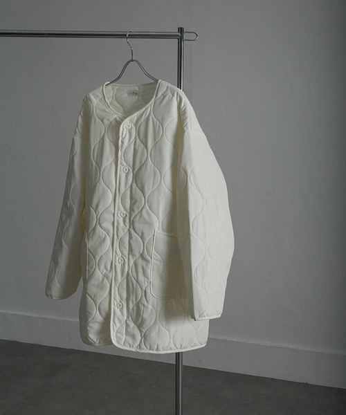 NILWAY（ニルウェイ）の「キルトライナー/ノーカラーキルティングジャケット/ノーカラーブルゾン/中綿インナージャケット（ノーカラーコート・レディース・オフホワイト/ブラック/カーキ・MEDIUM/LARGE）」の5枚目の写真