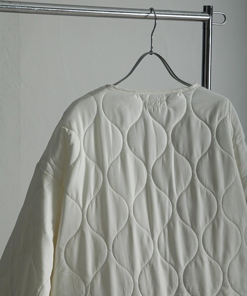 NILWAY（ニルウェイ）の「キルトライナー/ノーカラーキルティングジャケット/ノーカラーブルゾン/中綿インナージャケット（ノーカラーコート・レディース・オフホワイト/ブラック/カーキ・MEDIUM/LARGE）」の10枚目の写真