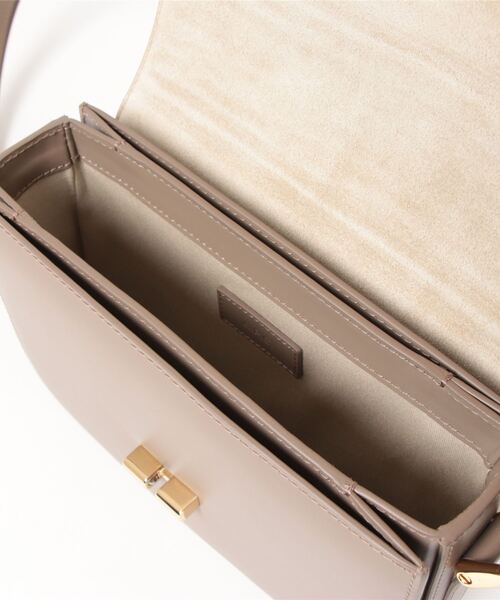 A.P.C.(アーペーセー)の「SAC GRACE SMALL 23PE(ショルダーバッグ・レディース・ブラウン/ブラウン系その他・ONESIZE)」の3枚目の写真