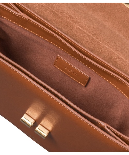 A.P.C.(アーペーセー)の「SAC GRACE SMALL 23PE(ショルダーバッグ・レディース・ブラウン/ブラウン系その他・ONESIZE)」の7枚目の写真
