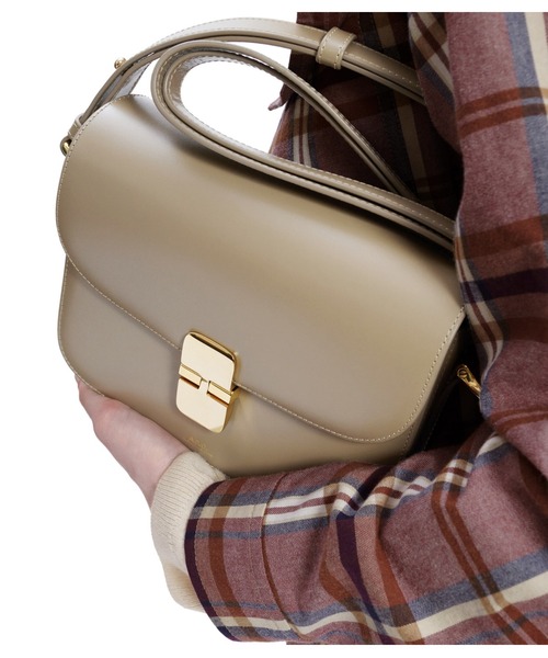 A.P.C.(アーペーセー)の「SAC GRACE SMALL 23PE(ショルダーバッグ・レディース・ブラウン/ブラウン系その他・ONESIZE)」の11枚目の写真