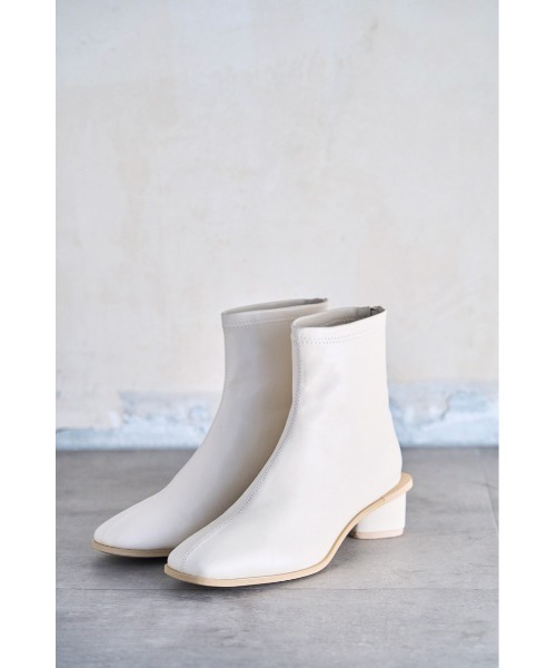 AZUL by moussy(アズールバイマウジー)の「TRIANGLE LOW HEEL BOOTS/トライアングルローヒールブーツ(ブーツ・レディース・ブラック/アイボリー・MEDIUM/SMALL/LARGE)」の1枚目の写真