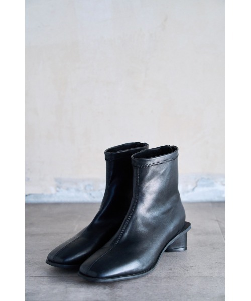 AZUL by moussy(アズールバイマウジー)の「TRIANGLE LOW HEEL BOOTS/トライアングルローヒールブーツ(ブーツ・レディース・ブラック/アイボリー・MEDIUM/SMALL/LARGE)」の2枚目の写真
