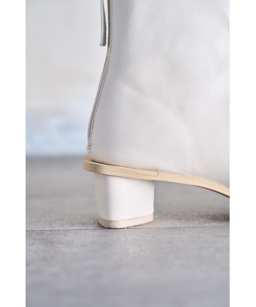 AZUL by moussy(アズールバイマウジー)の「TRIANGLE LOW HEEL BOOTS/トライアングルローヒールブーツ(ブーツ・レディース・ブラック/アイボリー・MEDIUM/SMALL/LARGE)」の8枚目の写真