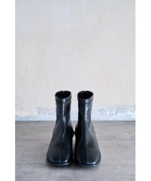 AZUL by moussy(アズールバイマウジー)の「TRIANGLE LOW HEEL BOOTS/トライアングルローヒールブーツ(ブーツ・レディース・ブラック/アイボリー・MEDIUM/SMALL/LARGE)」の13枚目の写真