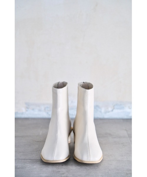 AZUL by moussy(アズールバイマウジー)の「TRIANGLE LOW HEEL BOOTS/トライアングルローヒールブーツ(ブーツ・レディース・ブラック/アイボリー・MEDIUM/SMALL/LARGE)」の4枚目の写真