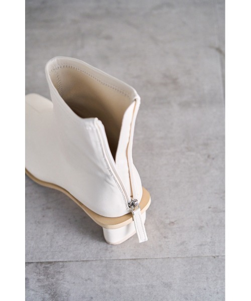 AZUL by moussy(アズールバイマウジー)の「TRIANGLE LOW HEEL BOOTS/トライアングルローヒールブーツ(ブーツ・レディース・ブラック/アイボリー・MEDIUM/SMALL/LARGE)」の6枚目の写真