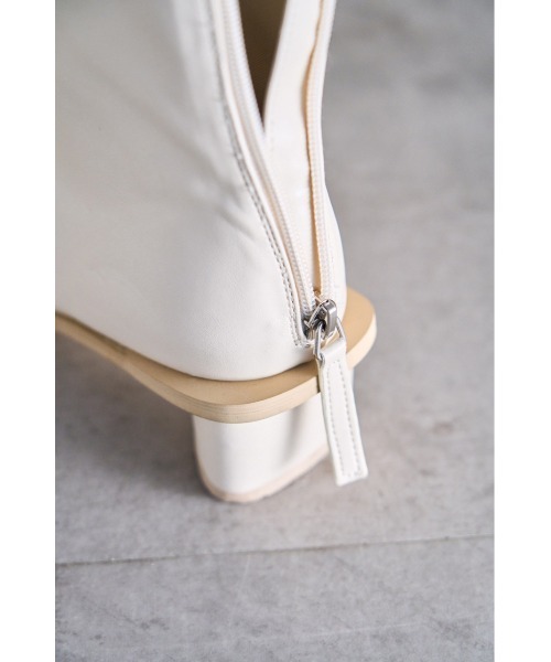 AZUL by moussy(アズールバイマウジー)の「TRIANGLE LOW HEEL BOOTS/トライアングルローヒールブーツ(ブーツ・レディース・ブラック/アイボリー・MEDIUM/SMALL/LARGE)」の7枚目の写真