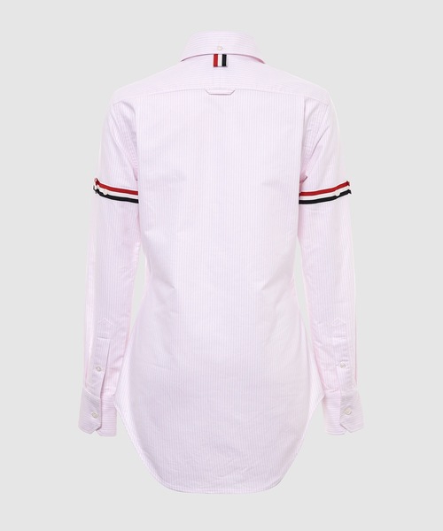 THOM BROWNE（トムブラウン）の「CLASSIC ROUND COLLAR SHIRT W/ RWB GROSGRAIN ARMBANDS IN UNIVERSITY STRIPE OXFORD（シャツ/ブラウス・レディース・ライトピンク・36/38）」の2枚目の写真
