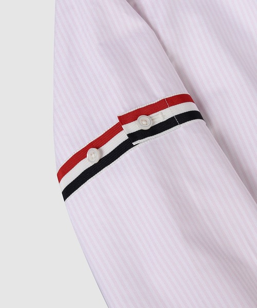 THOM BROWNE（トムブラウン）の「CLASSIC ROUND COLLAR SHIRT W/ RWB GROSGRAIN ARMBANDS IN UNIVERSITY STRIPE OXFORD（シャツ/ブラウス・レディース・ライトピンク・36/38）」の3枚目の写真