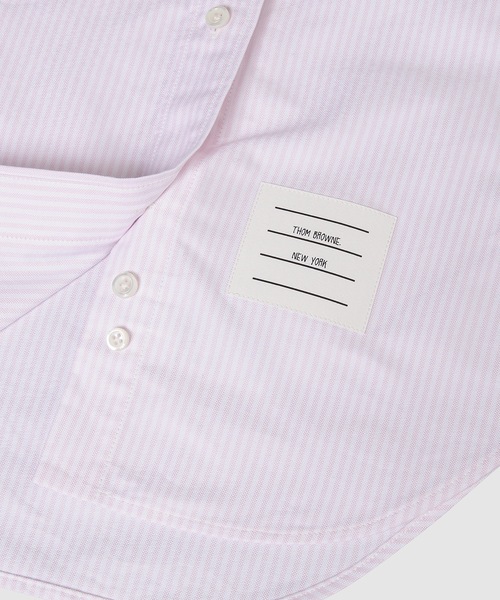 THOM BROWNE（トムブラウン）の「CLASSIC ROUND COLLAR SHIRT W/ RWB GROSGRAIN ARMBANDS IN UNIVERSITY STRIPE OXFORD（シャツ/ブラウス・レディース・ライトピンク・36/38）」の4枚目の写真
