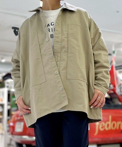 OLD BETTY'S（オールドベティーズ）の「【OLD BETTY’S】Dobby Cloth Loose Shirts（カバーオール・レディース・チャコールグレー/ベージュ・FREE）」の2枚目の写真