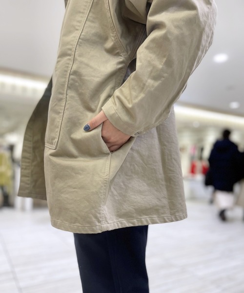OLD BETTY'S（オールドベティーズ）の「【OLD BETTY’S】Dobby Cloth Loose Shirts（カバーオール・レディース・チャコールグレー/ベージュ・FREE）」の3枚目の写真
