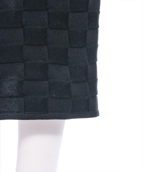 clear（クリア）の「エンボス編みニットタイトスカート≪2024AW≫（スカート・レディース・オレンジ/ブルー/ブラック/オフホワイト/グレイッシュベージュ/ブラウン・F）」の9枚目の写真