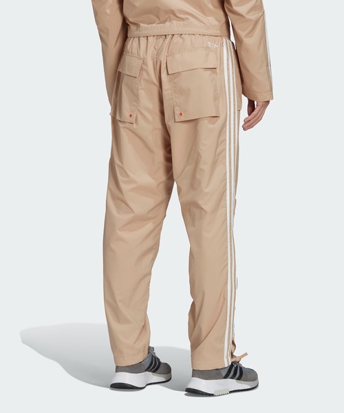 adidas(アディダス)の「アディカラー パーレイ トラックパンツ / アディダスオリジナルス adidas Originals(スウェットパンツ・メンズ・ベージュ・XX-LARGE/LARGE/MEDIUM/SMALL/X-LARGE/X-SMALL/3XL)」の3枚目の写真