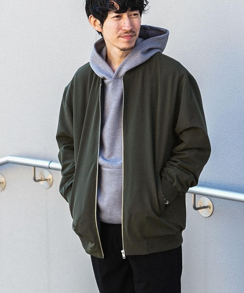 ITEMS URBANRESEARCH(アイテムズ アーバンリサーチ)の「TRストレッチ MA-1(MA-1・メンズ・カーキ/ベージュ/ブラック・MEDIUM/LARGE)」の3枚目の写真