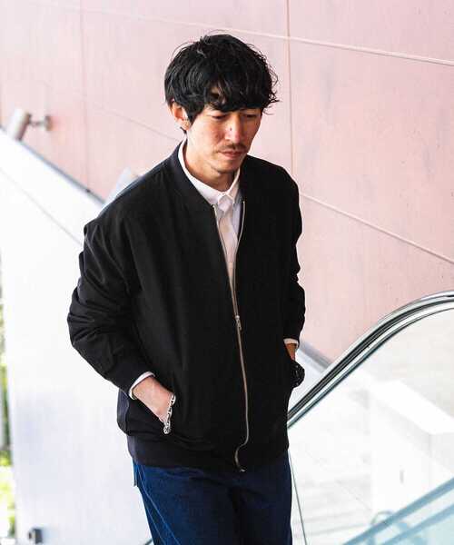 ITEMS URBANRESEARCH(アイテムズ アーバンリサーチ)の「TRストレッチ MA-1(MA-1・メンズ・カーキ/ベージュ/ブラック・MEDIUM/LARGE)」の4枚目の写真