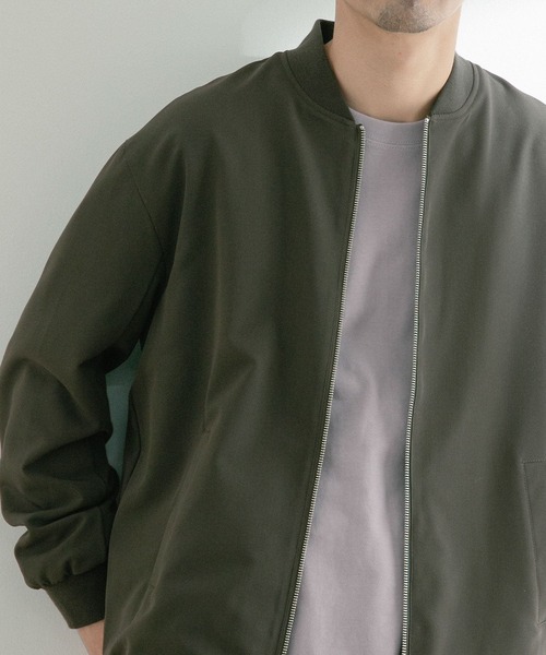 ITEMS URBANRESEARCH(アイテムズ アーバンリサーチ)の「TRストレッチ MA-1(MA-1・メンズ・カーキ/ベージュ/ブラック・MEDIUM/LARGE)」の21枚目の写真