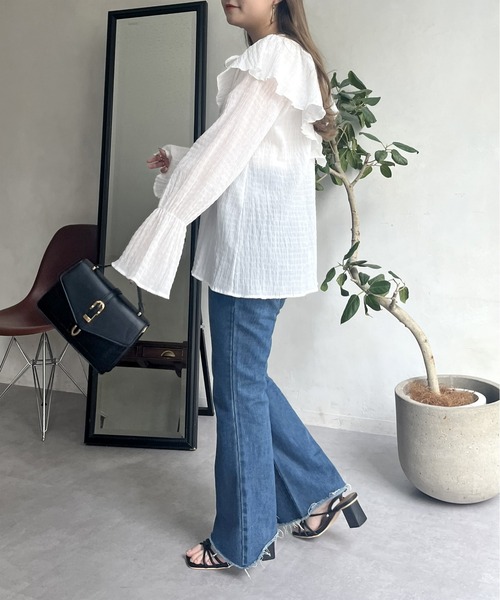 prose verse（プロズヴェール）の「フリルビッグカラーシャーリングシアーブラウス（シャツ/ブラウス・レディース・オフホワイト/ブラック・ﾌﾘ-）」の5枚目の写真