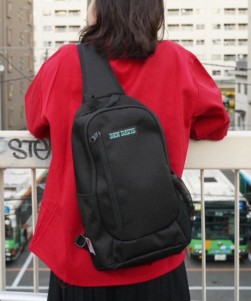 BEN DAVIS(ベンデイビス)の「《BEN DAVIS》ONE SHOULDER(ボディバッグ/ウエストポーチ・メンズ・ブラック×ホワイト/ブラック×レッド/ブラック×グリーン・FREE)」の3枚目の写真