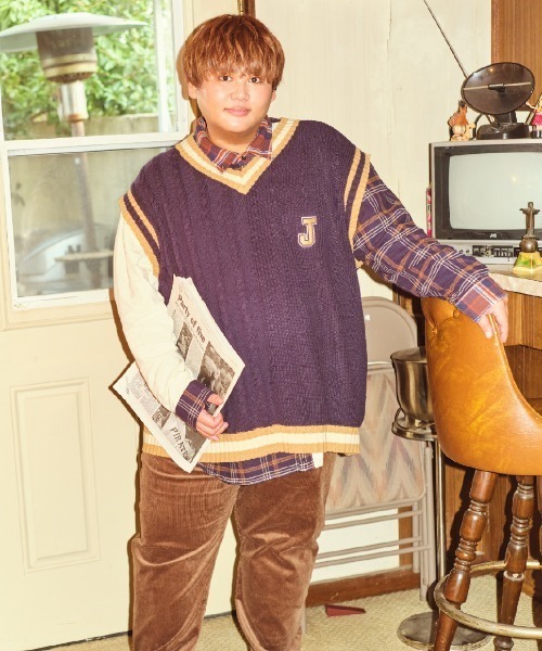 JINCL(ジンクル)の「COLLEGE KNIT VEST(ベスト・メンズ・ネイビー・FREE)」の4枚目の写真
