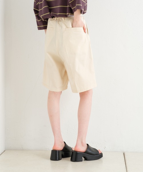 WHIMSIC（ウィムジック）の「【UNISEX/サイズ展開あり】コットンツイルタックショーツ（その他パンツ・メンズ・ブラック/アイボリー/ブルー・1/2）」の21枚目の写真