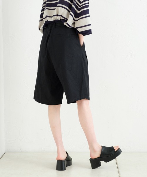 WHIMSIC（ウィムジック）の「【UNISEX/サイズ展開あり】コットンツイルタックショーツ（その他パンツ・メンズ・ブラック/アイボリー/ブルー・1/2）」の12枚目の写真