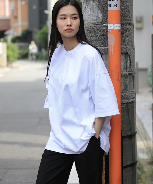 WAIPER.inc（ワイパーインク）の「GOOD WEAR　ヘンリーネック S/S SUPER BIG TEE 2w7-13243　USAコットン（Tシャツ/カットソー・メンズ・ブラック/グレイッシュベージュ/杢グレー/チャコールグレー/ホワイト/ネイビー/グリーン系その他/ダークグリーン/ライトピンク/ブルー系その他/グレー系その他/カーキブラウン・S/M/L/XL）」の2枚目の写真