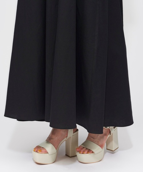 FOREVER 21（フォーエバー トゥエンティーワン）の「［超寿命素材］フレアロングキャミワンピース（ワンピース・レディース・オフホワイト/ブラック・SMALL/MEDIUM）」の7枚目の写真