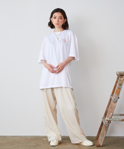 ＋81BRANCA（ハチイチブランカ）の「▲+81BRANCA/ハチイチブランカ John Lennon portrait&sign big tee Tシャツ グラフィックＴシャツ（Tシャツ/カットソー・レディース・ホワイト/ブラック・FREE）」の17枚目の写真