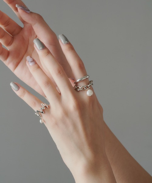 loni(ロニ)の「【金属アレルギー対応】Grass pearl pinky ring/パールデザインピンキーリング(リング・レディース・ゴールド/シルバー・3/5)」の7枚目の写真