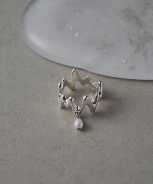 loni(ロニ)の「【金属アレルギー対応】Grass pearl pinky ring/パールデザインピンキーリング(リング・レディース・ゴールド/シルバー・3/5)」の3枚目の写真