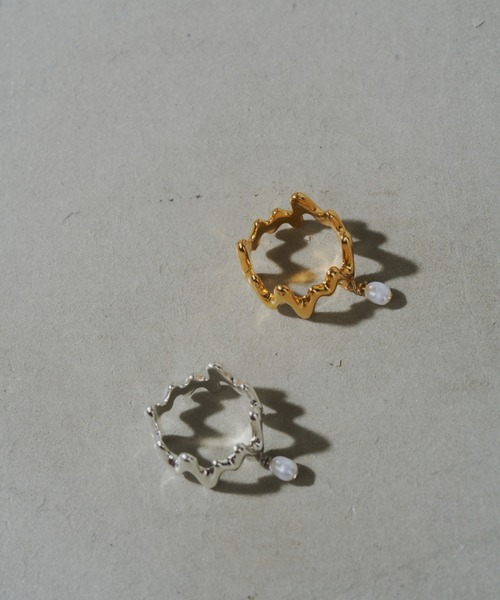 loni(ロニ)の「【金属アレルギー対応】Grass pearl pinky ring/パールデザインピンキーリング(リング・レディース・ゴールド/シルバー・3/5)」の5枚目の写真