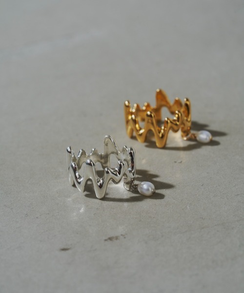 loni(ロニ)の「【金属アレルギー対応】Grass pearl pinky ring/パールデザインピンキーリング(リング・レディース・ゴールド/シルバー・3/5)」の4枚目の写真