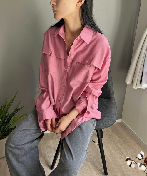 Jewelobe(ジュエローブ)の「ヨークフラップセミグロシーオーバーシャツ(シャツ/ブラウス・レディース・ピンク/ブラック/ブルー/イエロー・FREE)」の4枚目の写真