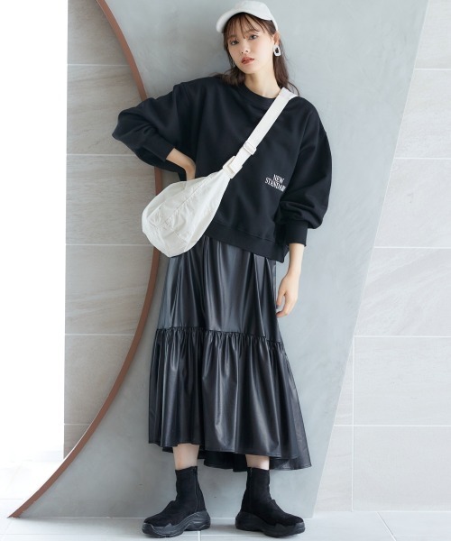 miclat(ミクラ)の「大きいサイズ ドルマンスリーブスウェットプルオーバー miclat(スウェット・レディース・グレー/ブラック・5L/L/4L/3L/LL)」の3枚目の写真