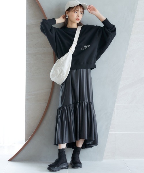 miclat(ミクラ)の「大きいサイズ ドルマンスリーブスウェットプルオーバー miclat(スウェット・レディース・グレー/ブラック・5L/L/4L/3L/LL)」の17枚目の写真