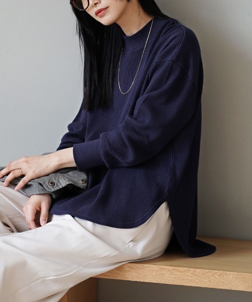 zootie(ズーティー)の「【シンプルなのに「上品」に魅せる】ワッフルカットソー ラウンド テールヘム プルオーバー(Tシャツ/カットソー・レディース・オレンジ/グレイッシュベージュ/オフホワイト/ミント/チャコール/ライトグレー/ブラック/イエロー/ダークグリーン/ワインレッド/ネイビー/アイボリー・フリー)」の9枚目の写真