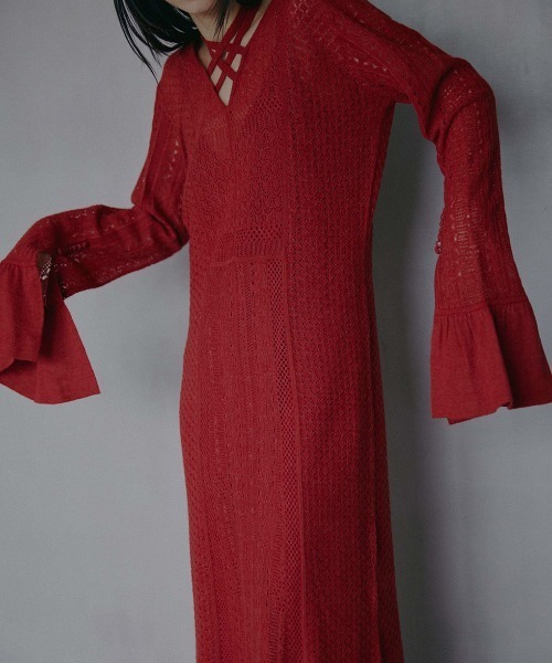 Ameri（アメリ）の「UND CROSS NECK CROCHET KNIT DRESS（ワンピース・レディース・レッド/ブラック/オフホワイト・MEDIUM/SMALL）」の7枚目の写真