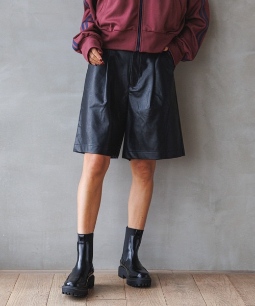 BAYFLOW（ベイフロー）の「エコレザーショートパンツ（その他パンツ・レディース・ブラック・MEDIUM/SMALL）」の4枚目の写真