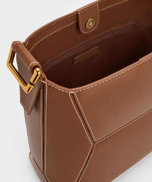 CHARLES & KEITH(チャールズ & キース)の「Nasrin ナスリン ジオメトリックトートバッグ(トートバッグ・レディース・ダークブラウン/マルチ/スミクロ/チョコ・L)」の11枚目の写真