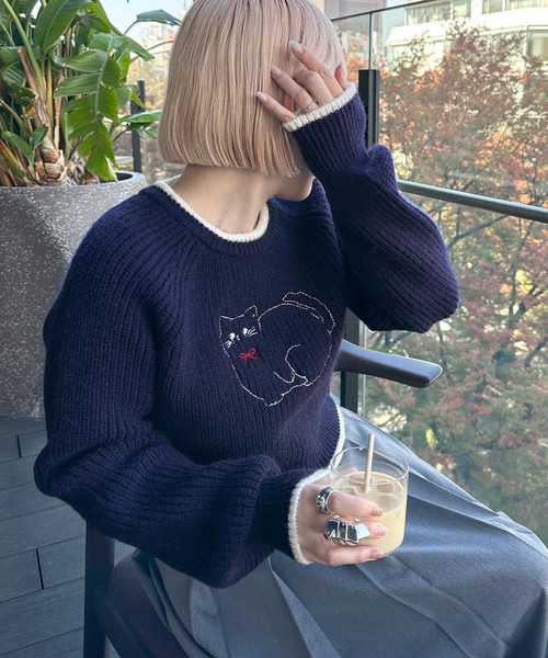 Alley by w closet（アリーバイダブルクローゼット）の「【Alley】ネコ刺しゅうニットプルオーバー（ニット/セーター・レディース・オフホワイト/ネイビー・FREE）」の2枚目の写真