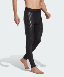 adidas（アディダス）の「テックフィット コントロール × RHEON