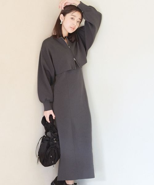 mysty woman（ミスティウーマン）の「ダブルZIPニットカーデ×ノースリワンピース　996655（ワンピース・レディース・オフホワイト/チャコールグレー/モカ・FREE）」の2枚目の写真