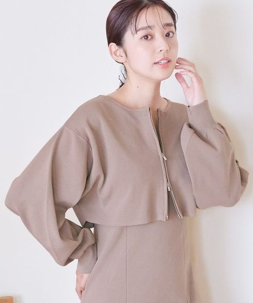 mysty woman（ミスティウーマン）の「ダブルZIPニットカーデ×ノースリワンピース　996655（ワンピース・レディース・オフホワイト/チャコールグレー/モカ・FREE）」の6枚目の写真