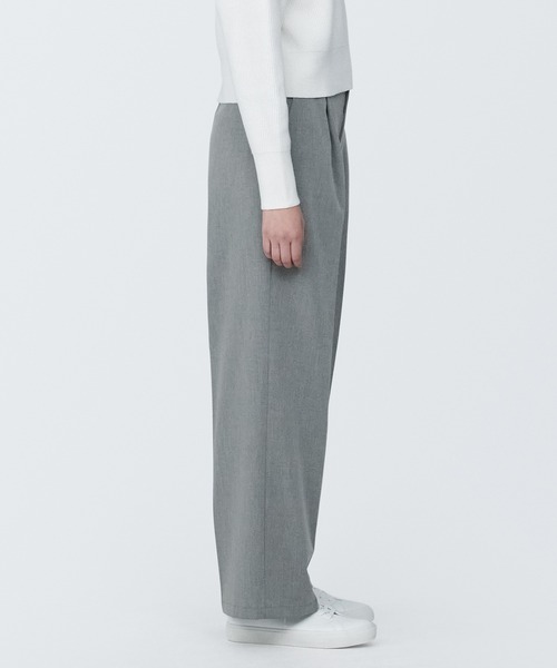 無印良品(ムジルシリョウヒン)の「婦人 シワになりにくいタックストレートパンツ(その他パンツ・レディース・ネイビー/ブラック/グレー・XL/L/M/S/XS)」の14枚目の写真