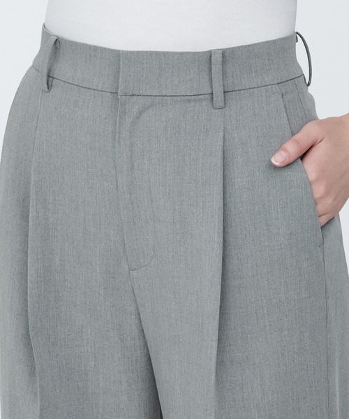 無印良品(ムジルシリョウヒン)の「婦人 シワになりにくいタックストレートパンツ(その他パンツ・レディース・ネイビー/ブラック/グレー・XL/L/M/S/XS)」の16枚目の写真