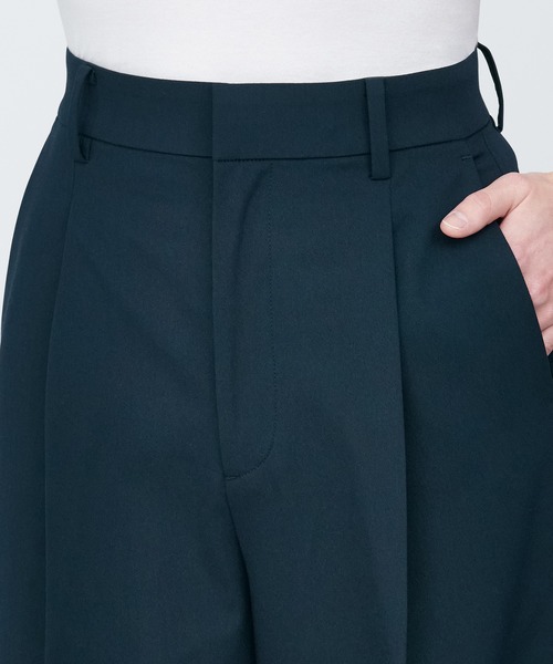 無印良品(ムジルシリョウヒン)の「婦人 シワになりにくいタックストレートパンツ(その他パンツ・レディース・ネイビー/ブラック/グレー・XL/L/M/S/XS)」の5枚目の写真